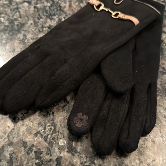 Arianna by Howard’s micro touch gloves NWT - Picture 2 of 5